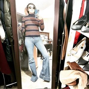 Alice + Olivia Beautiful mid rise bell bottom sweet emotion jeans size 25​​